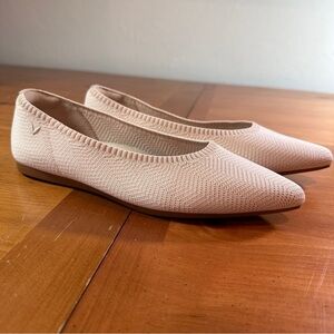 Vivaia Women's Cream Pointed-Toe Flats - Size 36.5